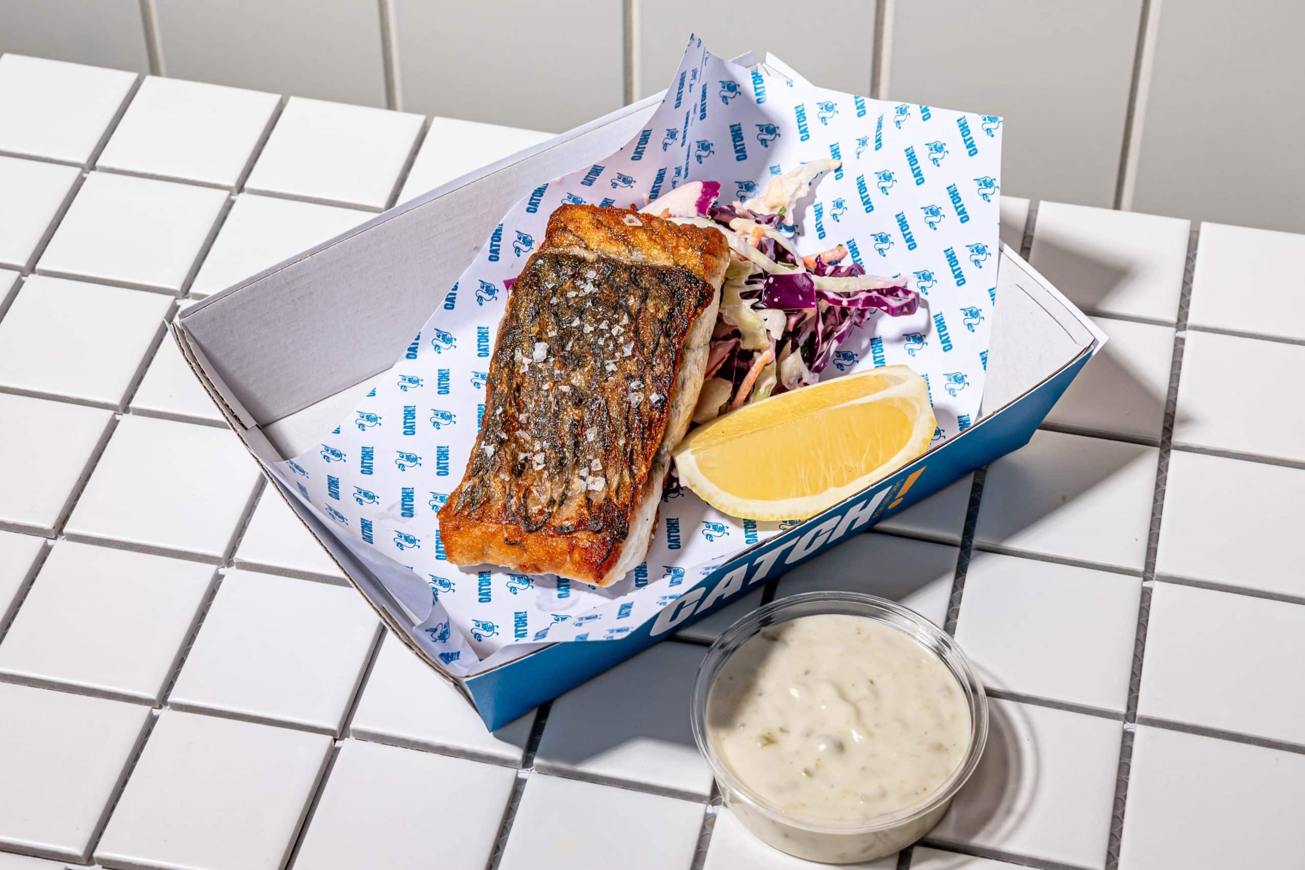 SALMON WITH CHIPS